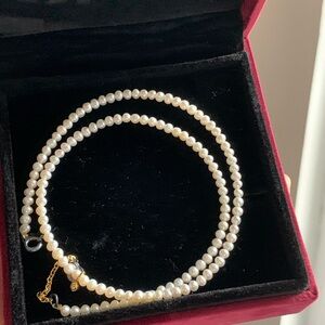 FEDOMA  Pearl Necklace in White